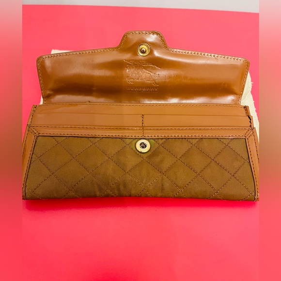 Burberry wallet. 💯 Authentic - Picture 3 of 6
